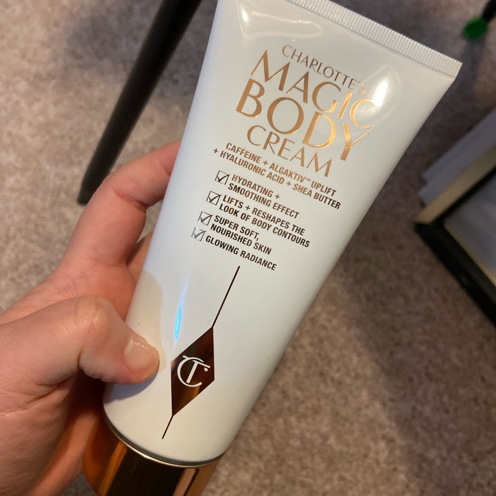 Charlotte the Tilbury Magic body cream - Picture 4 of 16